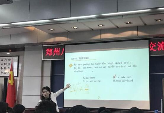 郑州八中九年级教师李梦在上“被动语态”的复习课